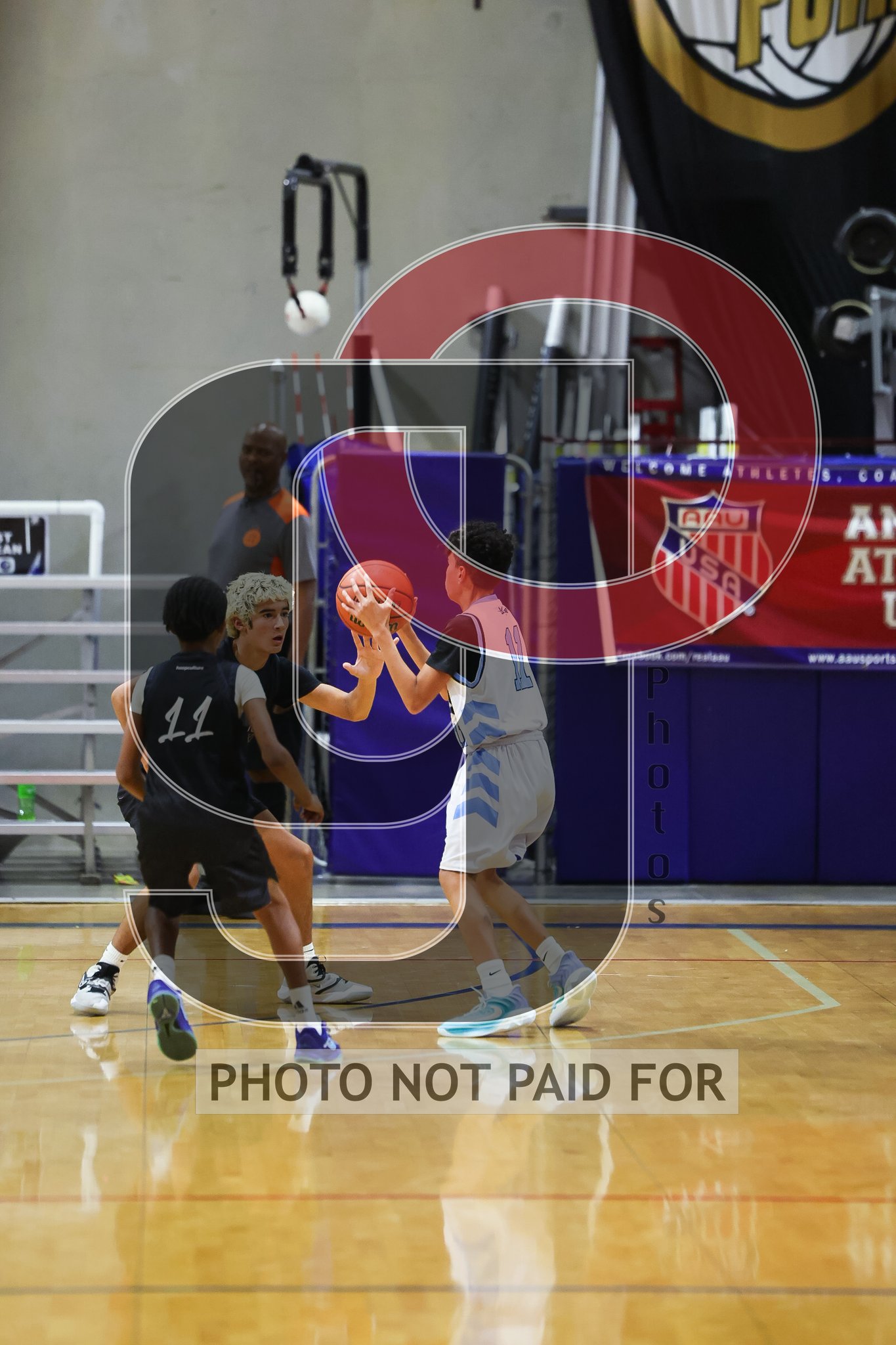 Court 3 (9th) - TNT HoopSquad 2028White vs Defenders 9th